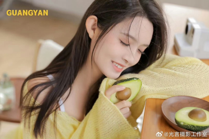 半岛 封面